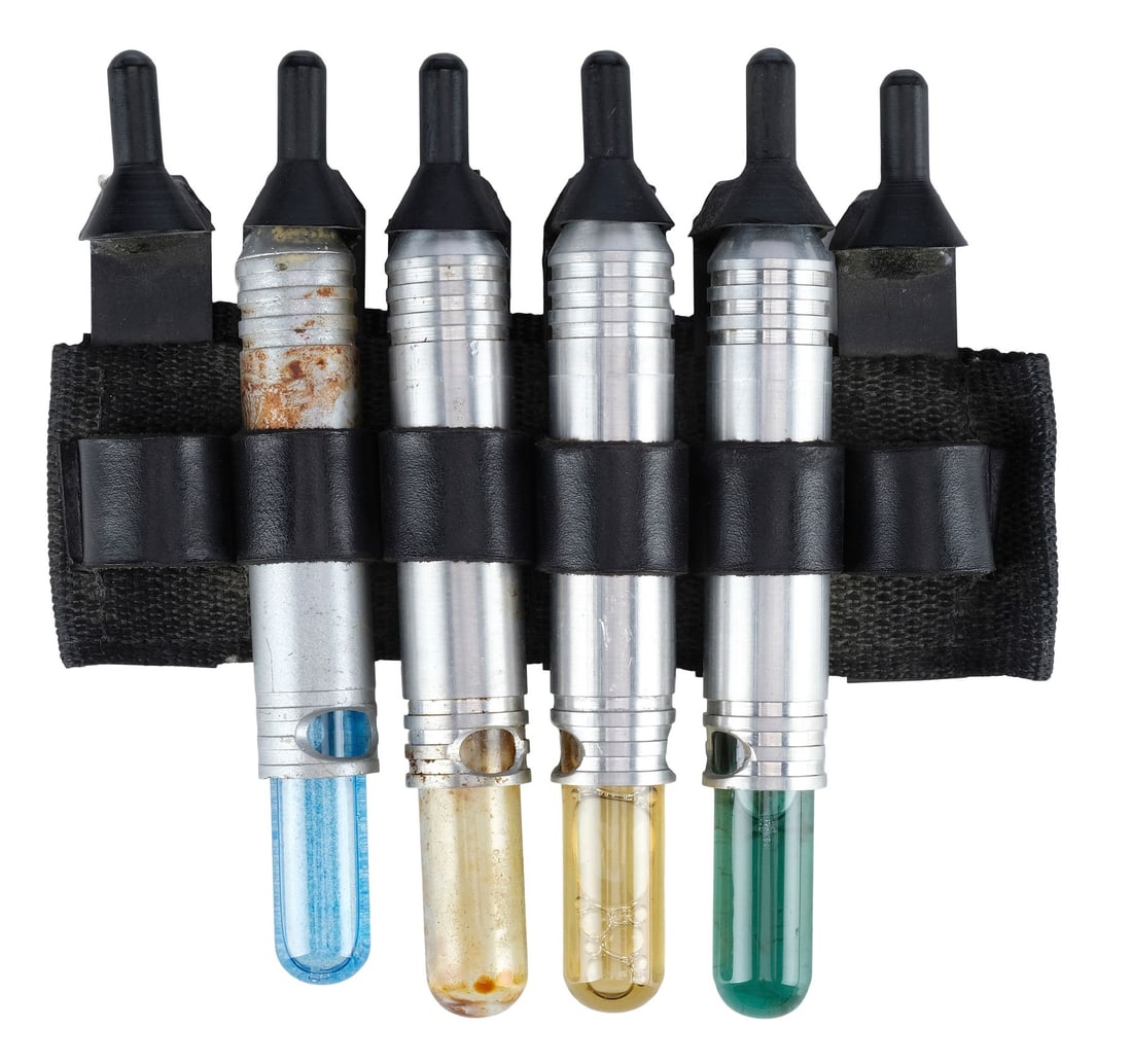 BLADE (1998) - Blade's (Wesley Snipes) Set of EDTA Darts and Armband: BLADE (1998) - Blade's (Wesley Snipes) Set of EDTA Darts and Armband - Blade's (Wesley Snipes) EDTA darts and armband from Stephen Norrington's Blade. Half-human, half-vampire Daywalker Blade wore an