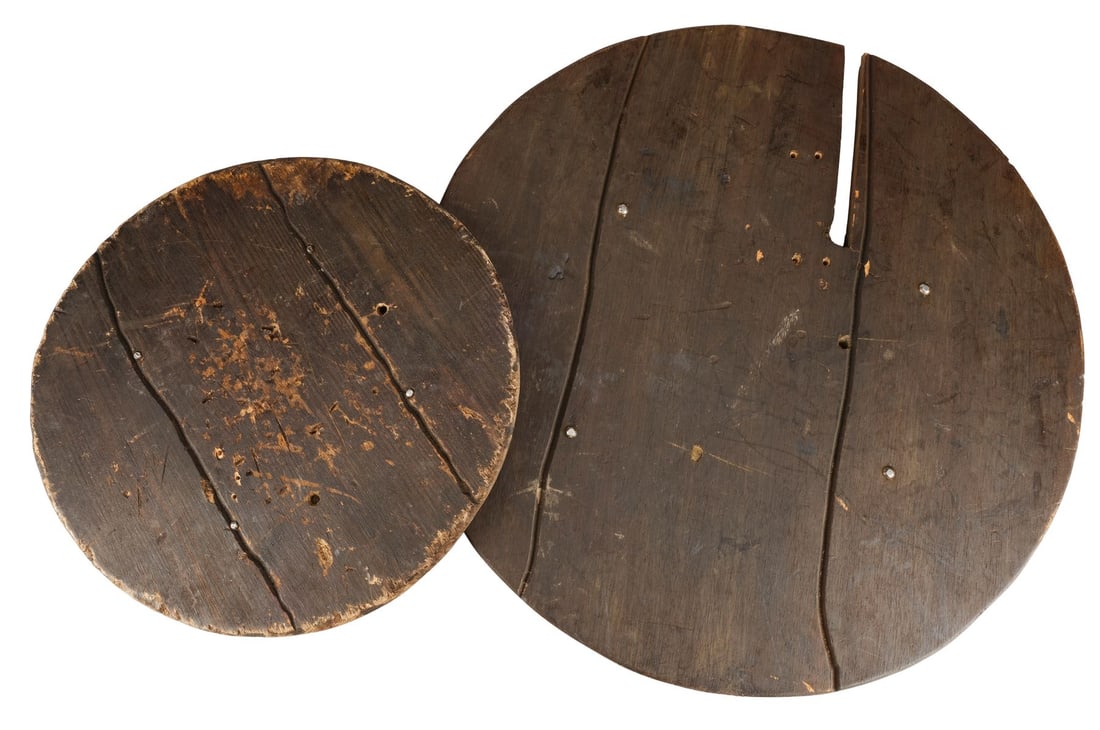 BRAVEHEART (1995) - Pair of Targes: BRAVEHEART (1995) - Pair of Targes - A pair of targes from Mel Gibson's Oscar®-winning medieval biopic Braveheart. Scotsmen wielded wooden targes in the fight against the English soldiers where