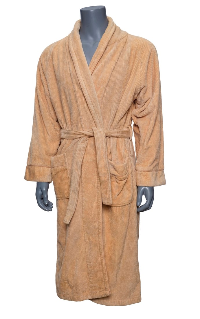 BREAKING BAD (T.V. SERIES, 2008 - 2013) - Walter White's (Bryan Cranston) Bathrobe: BREAKING BAD (T.V. SERIES, 2008 - 2013) - Walter White's (Bryan Cranston) Bathrobe - Walter White's (Bryan Cranston) bathrobe from Vince Gilligan's Breaking Bad. In the Season 3 episode "No Mas,"