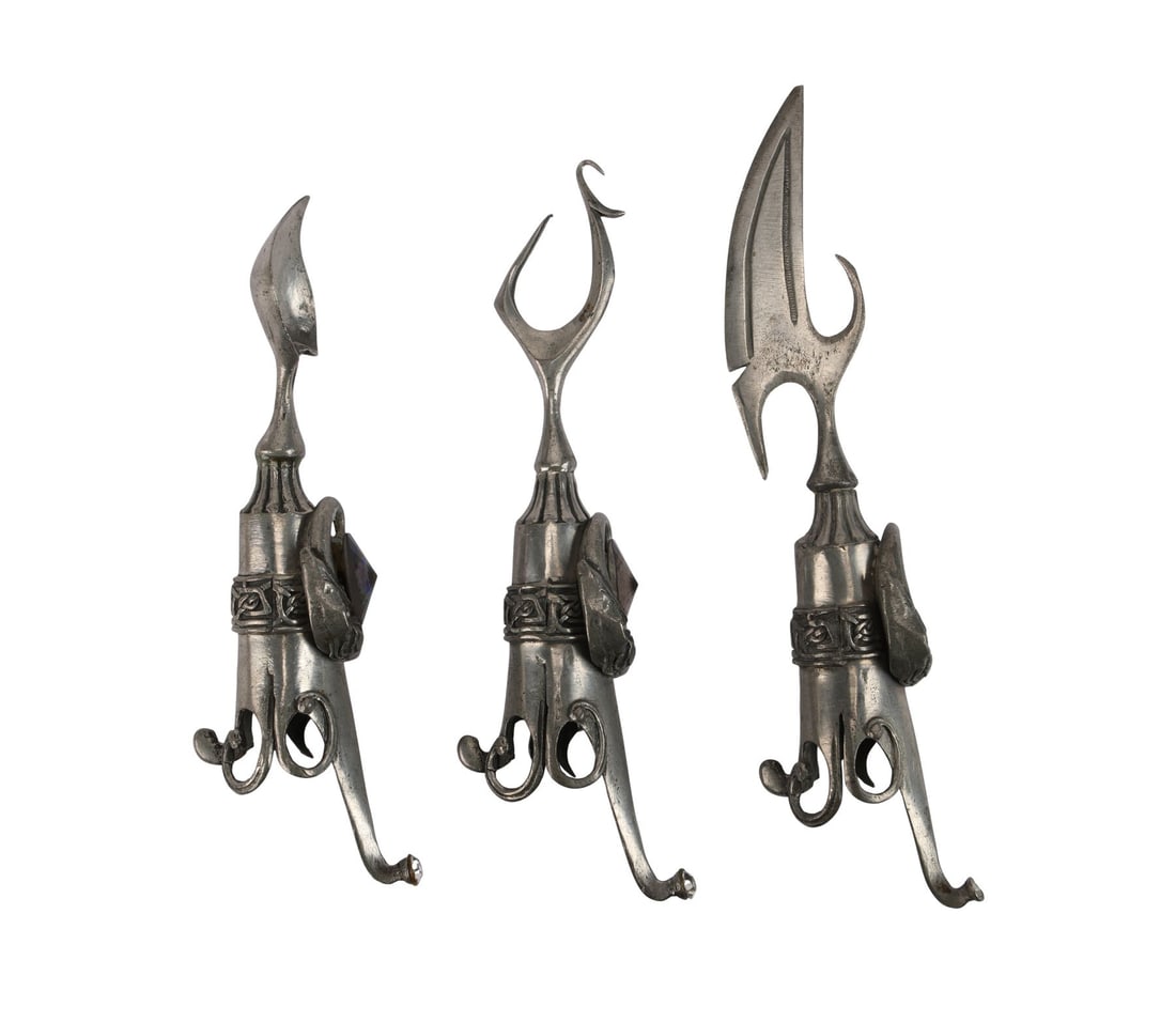 THE DARK CRYSTAL (1982) - Terry Ackland-Snow Collection: Skeksis Finger Cutlery Set: THE DARK CRYSTAL (1982) - Terry Ackland-Snow Collection: Skeksis Finger Cutlery Set - A set of Skeksis finger cutlery from Frank Oz and Jim Henson's fantasy film The Dark Crystal. These eating utensil