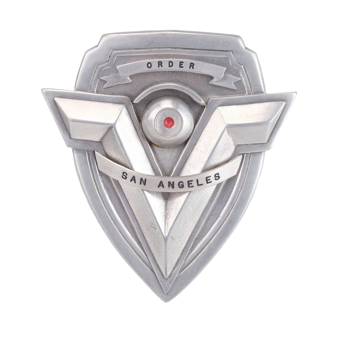 DEMOLITION MAN (1993) - Mike Papac Collection: Chief George Earle's (Bob Gunton) Police Badge: DEMOLITION MAN (1993) - Mike Papac Collection: Chief George Earle's (Bob Gunton) Police Badge - Chief George Earle's (Bob Gunton) police badge from Marco Brambilla's Demolition Man. Chief George