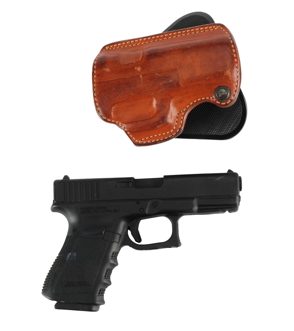 EDGE OF DARKNESS (2010) - Mike Papac Collection: Detective Thomas Craven's (Mel Gibson) Stunt Glock: EDGE OF DARKNESS (2010) - Mike Papac Collection: Detective Thomas Craven's (Mel Gibson) Stunt Glock 19 Semiautomatic Pistol and Holster - Detective Thomas Craven's (Mel Gibson) stunt Glock 19