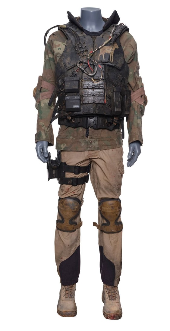 ELYSIUM (2013) - Drake's (Brandon Auret) Hero Ensemble with Crowe's (Josh Blacker) Gun Holster (1 of 14)