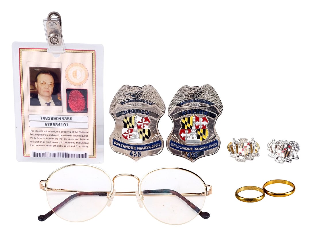 ENEMY OF THE STATE (1998) - Mike Papac Collection: Thomas Reynolds' (Jon Voight) Accessories with: ENEMY OF THE STATE (1998) - Mike Papac Collection: Thomas Reynolds' (Jon Voight) Accessories with Edward Lyle's (Gene Hackman) Police Pin and Badges - Thomas Reynolds' (Jon Voight) accessories Edward