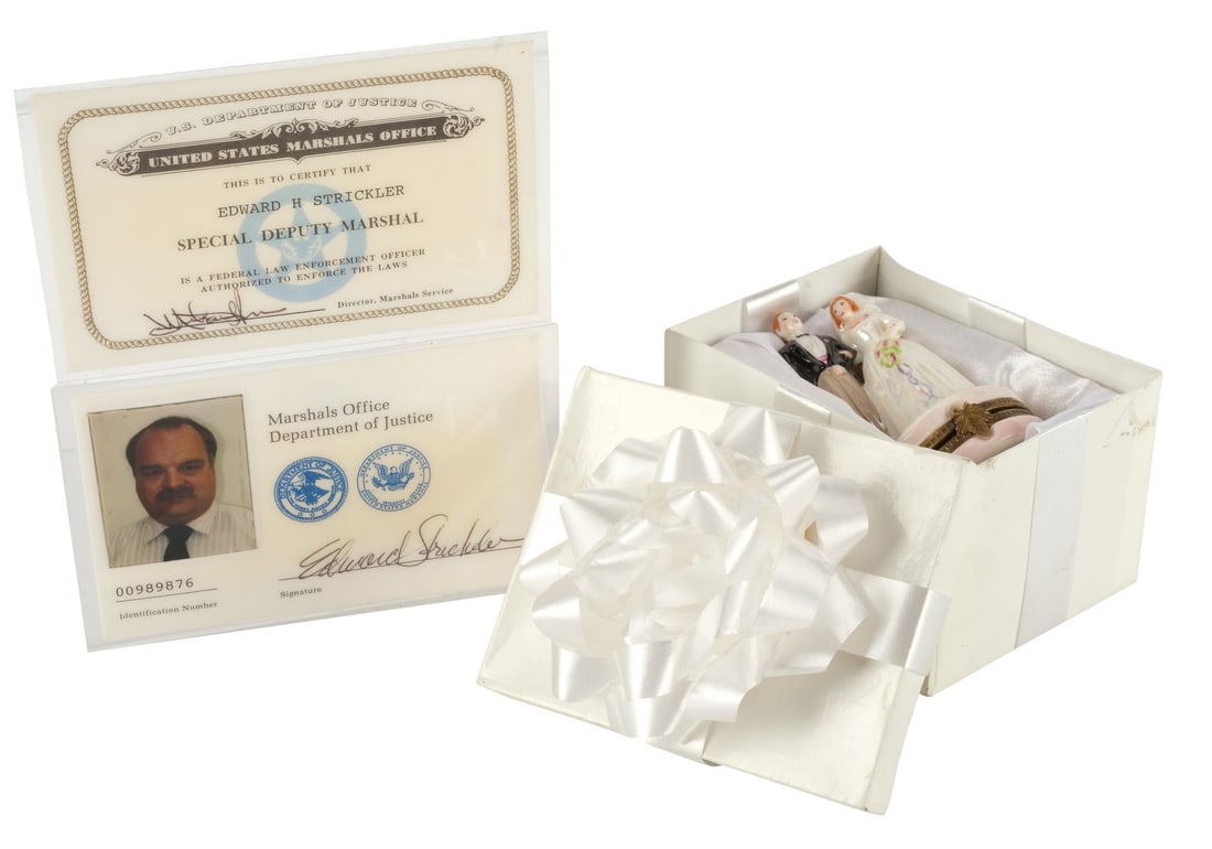 EXECUTIVE DECISION (1996) - Mike Papac Collection: Allison's (Mary Ellen Trainor) Decorative Wedding: EXECUTIVE DECISION (1996) - Mike Papac Collection: Allison's (Mary Ellen Trainor) Decorative Wedding Figurine in Gift Box with Pair of Air Marshal (Richard Riehle) IDs - Allison's (Mary Ellen