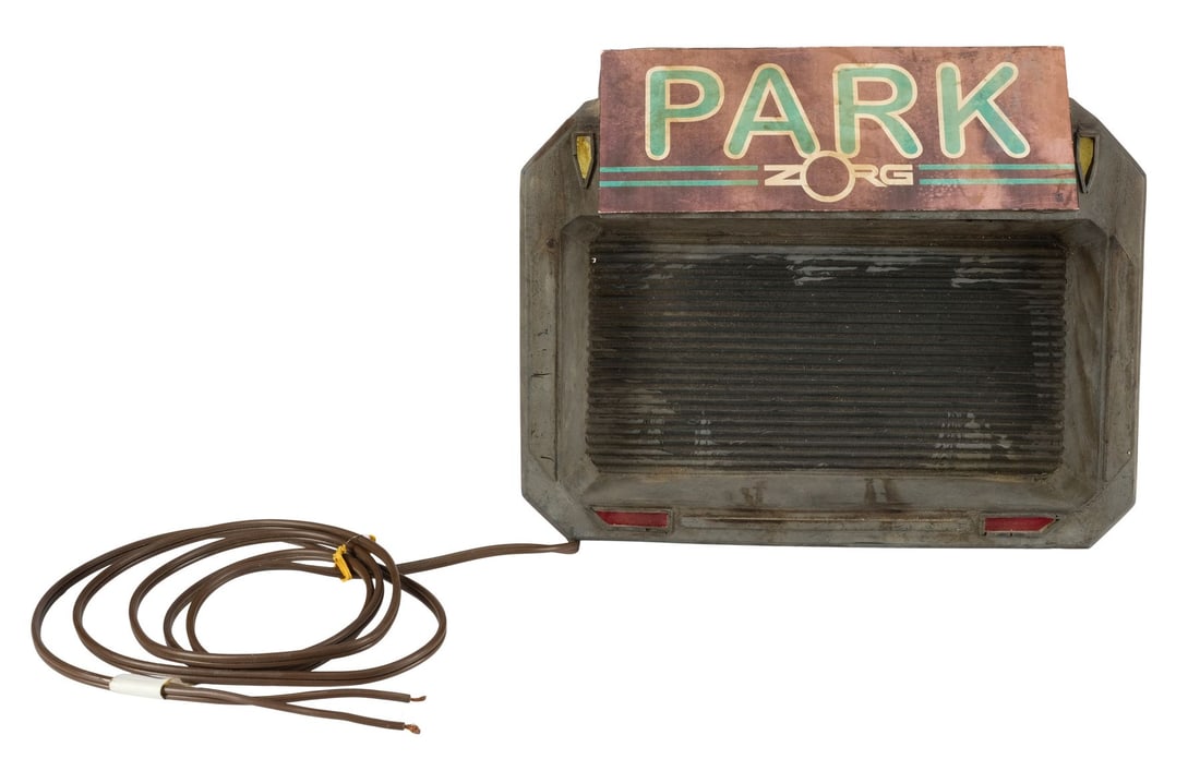 THE FIFTH ELEMENT (1997) - Zorg Parking Garage Door Model Miniature: THE FIFTH ELEMENT (1997) - Zorg Parking Garage Door Model Miniature - A Zorg parking garage door model miniature from Luc Besson's The Fifth Element. Escaping government scientists, Leeloo (Milla Jovo