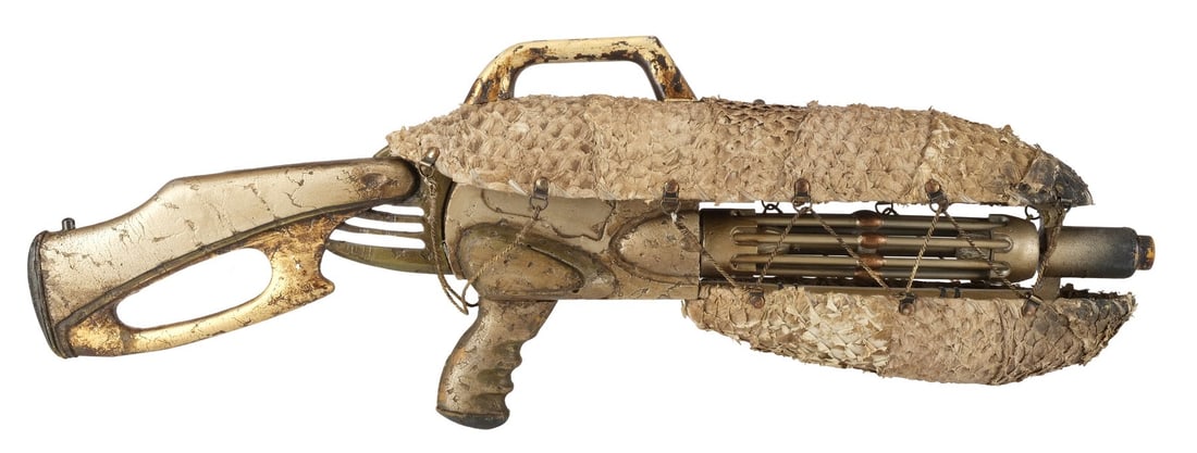 GALAXY QUEST (1999) - Fatu-Krey Pod Gun: GALAXY QUEST (1999) - Fatu-Krey Pod Gun - A Fatu-Krey pod gun from Dean Parisot's Galaxy Quest. The warlord Roth'h'ar Sarris' (Robin Sachs) and his Fatu-Krey soldiers wielded pod guns when they took