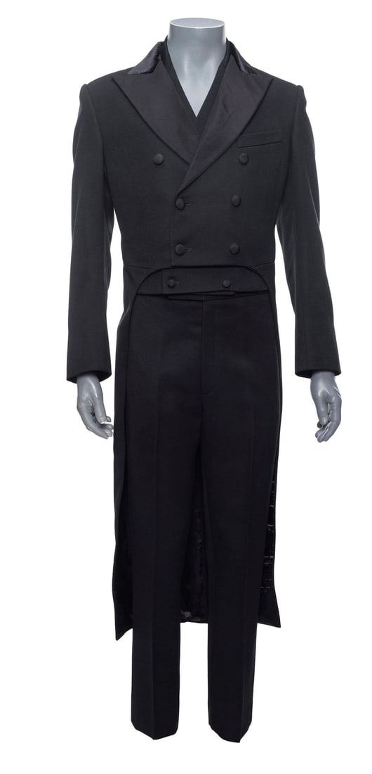 GOTHAM (2014 - 2019) - Penguin's (Robin Lord Taylor) Costume: GOTHAM (2014 - 2019) - Penguin's (Robin Lord Taylor) Costume - Penguin's (Robin Lord Taylor) costume from Danny Canon's Gotham. The series chronicled the rise of a young James Gordon as a rising