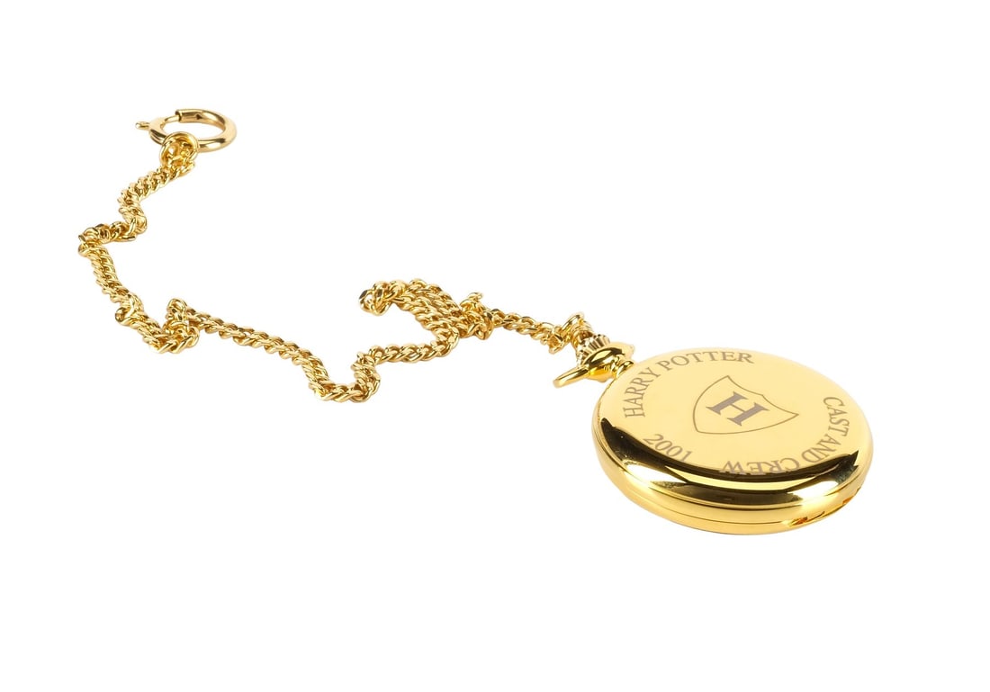 HARRY POTTER AND THE SORCERER'S STONE (2001) - Pocket Watch Crew Gift: HARRY POTTER AND THE SORCERER'S STONE (2001) - Pocket Watch Crew Gift - A pocket watch crew gift from the production of Chris Columbus' Harry Potter and the Sorcerer's Stone. Cast and crew members wer