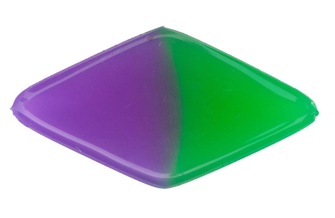 HARRY POTTER AND THE HALF-BLOOD PRINCE (2009) - Puking Pastille Candy: HARRY POTTER AND THE HALF-BLOOD PRINCE (2009) - Puking Pastille Candy - A Puking Pastille candy from David Yates' Harry Potter and the Half-Blood Prince. Puking Pastilles, a candy in two parts which m