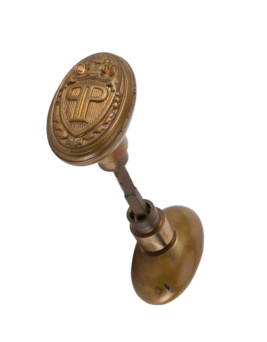 HOME ALONE 2: LOST IN NEW YORK (1992) - Pair of Matching Plaza Hotel Doorknobs: HOME ALONE 2: LOST IN NEW YORK (1992) - Pair of Matching Plaza Hotel Doorknobs - A pair of Plaza Hotel doorknobs from Chris Columbus' Home Alone 2: Lost in New York. Kevin McCallister booked a room