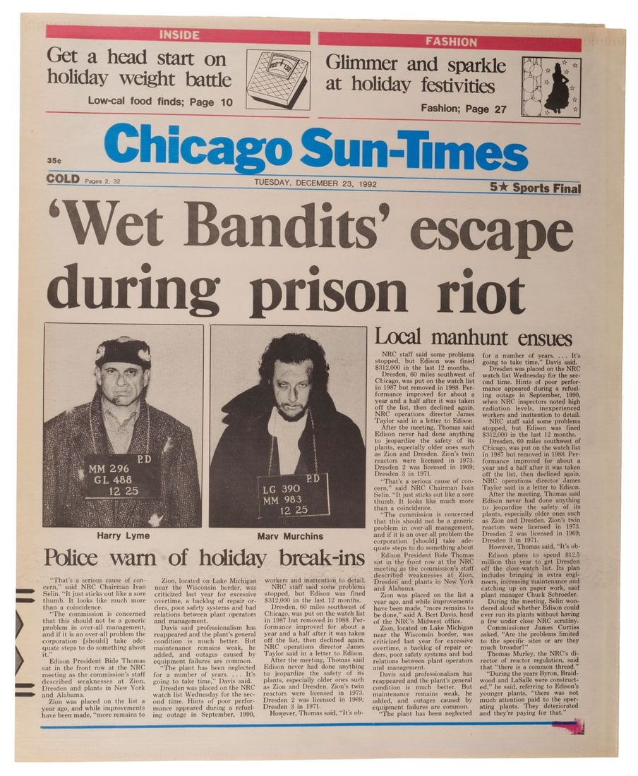 HOME ALONE 2: LOST IN NEW YORK (1992) - "Wet Bandits" Chicago Sun-Times Newspaper Cover: HOME ALONE 2: LOST IN NEW YORK (1992) - "Wet Bandits" Chicago Sun-Times Newspaper Cover - A Chicago Sun-Times newspaper cover headlined "Wet Bandits" from Chris Columbus' Home Alone 2: Lost in New