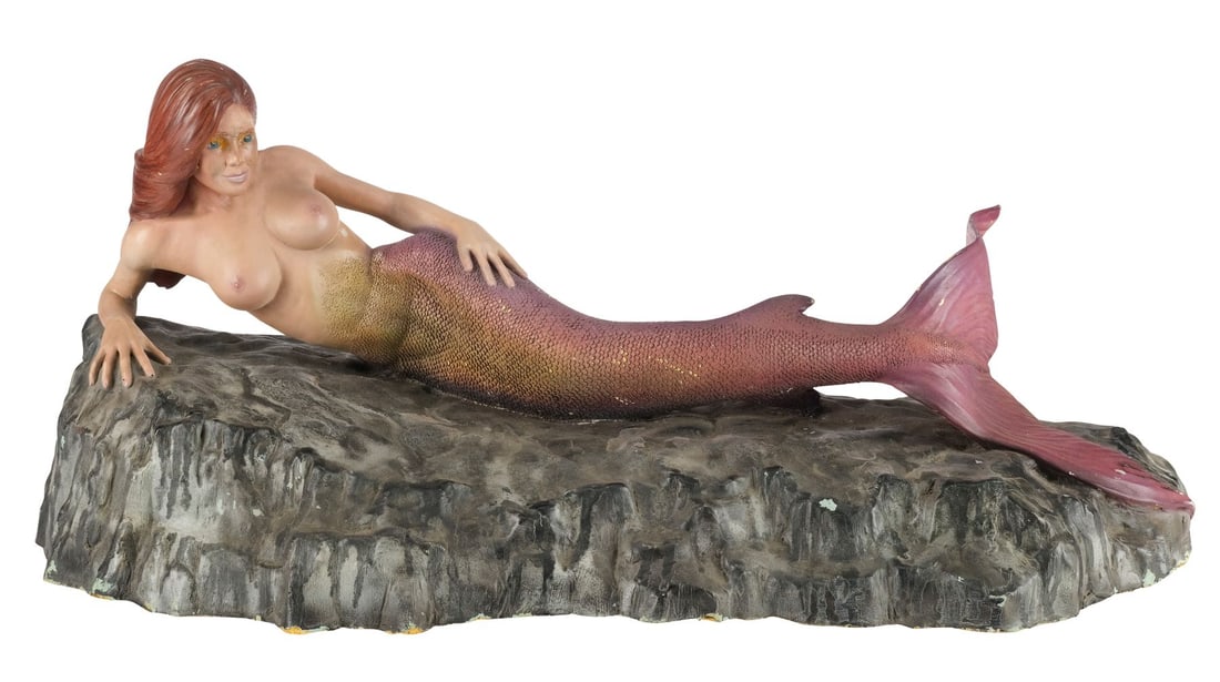 HOOK (1991) - Mermaid Production Maquette: HOOK (1991) - Mermaid Production Maquette - A mermaid production maquette from Steven Spielberg's Hook. Notorious pirate Captain Hook (Dustin Hoffman) kidnapped Peter Banning's (Robin Williams)