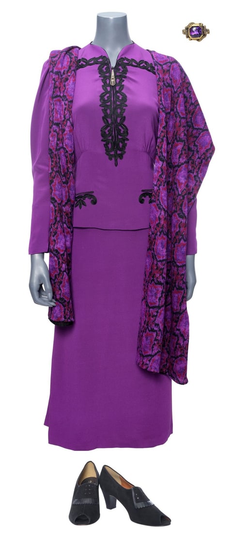 THE HOUSE WITH A CLOCK IN ITS WALLS (2018) - Florence Zimmerman's (Cate Blanchett) Screen-Matched: THE HOUSE WITH A CLOCK IN ITS WALLS (2018) - Florence Zimmerman's (Cate Blanchett) Screen-Matched Garden Ensemble - Florence Zimmerman's (Cate Blanchett) screen-matched garden ensemble from Eli