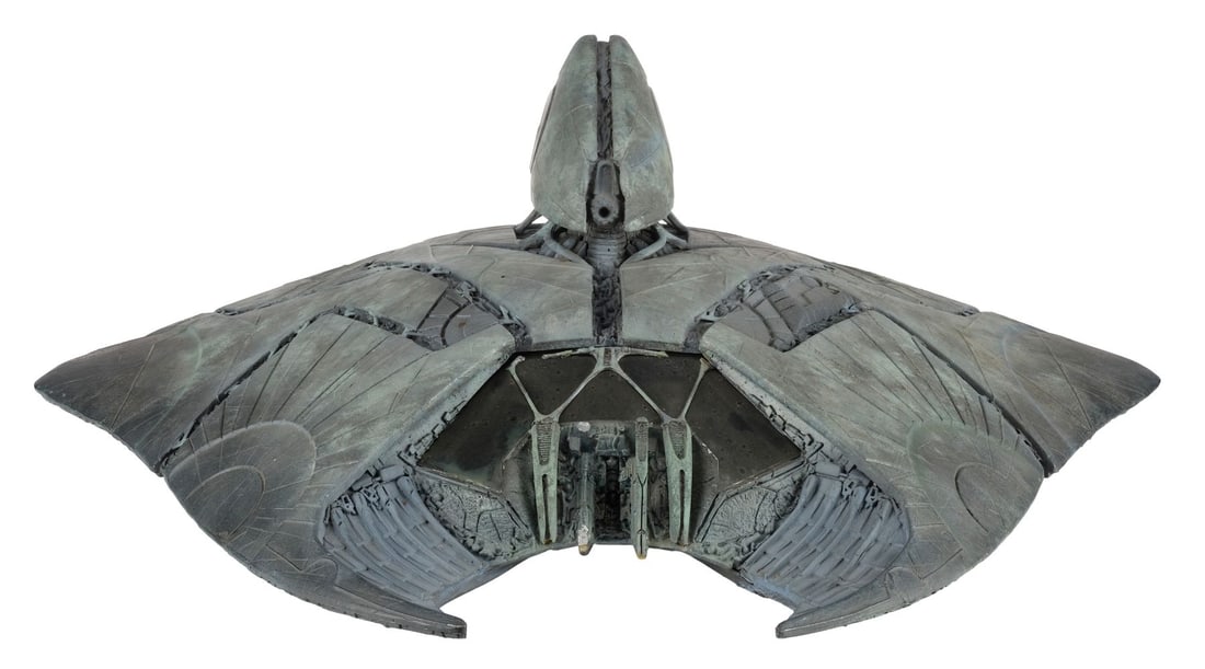 INDEPENDENCE DAY (1996) - 25-Inch Harvester Attacker Spaceship Model Miniature: INDEPENDENCE DAY (1996) - 25-Inch Harvester Attacker Spaceship Model Miniature - A 25-inch Harvester Attacker spaceship model miniature from Roland Emmerich's Independence Day. Attackers, the primary