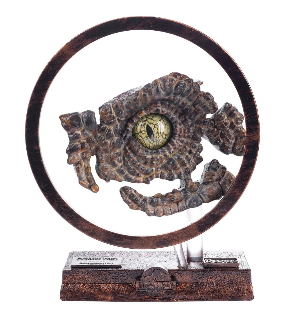 JURASSIC PARK (1993) - Velociraptor Eye Display (1 of 12)