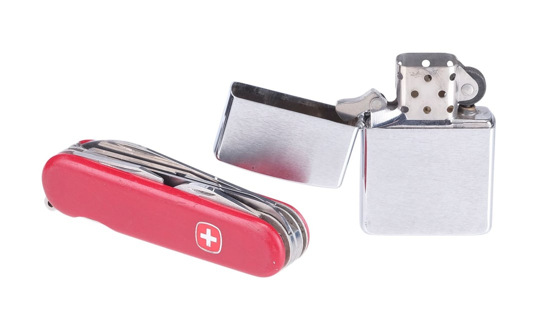 LETHAL WEAPON 3 (1992) - Mike Papac Collection: Martin Riggs' (Mel Gibson) Wenger Handyman Red Swiss (1 of 12)