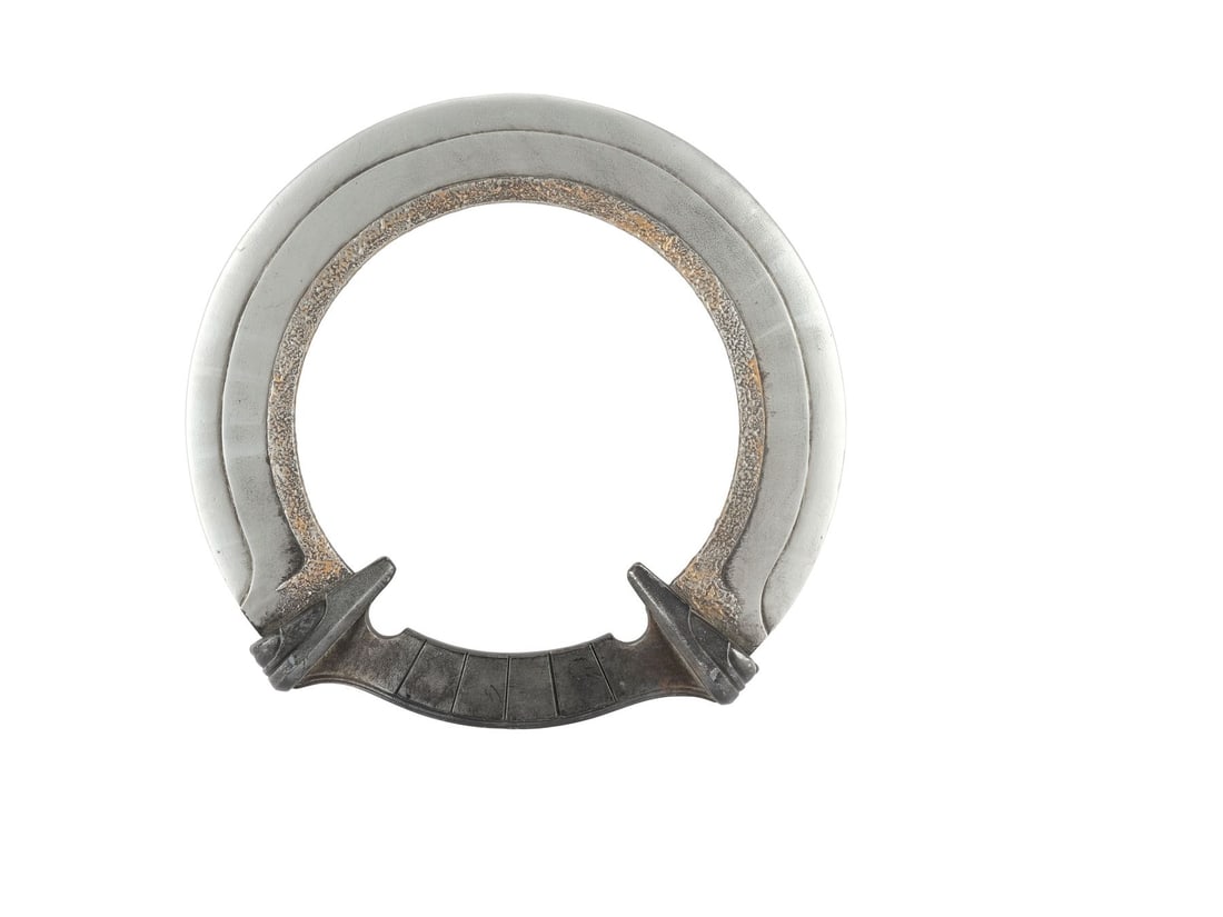 THOR: THE DARK WORLD (2013) - Vanaheim Mararuder's Chakram: THOR: THE DARK WORLD (2013) - Vanaheim Mararuder's Chakram - A Vanaheim Marauder's chakram from Alan Taylor's Thor: The Dark World. Marauders invading Vanaheim wielded a variety of otherworldly