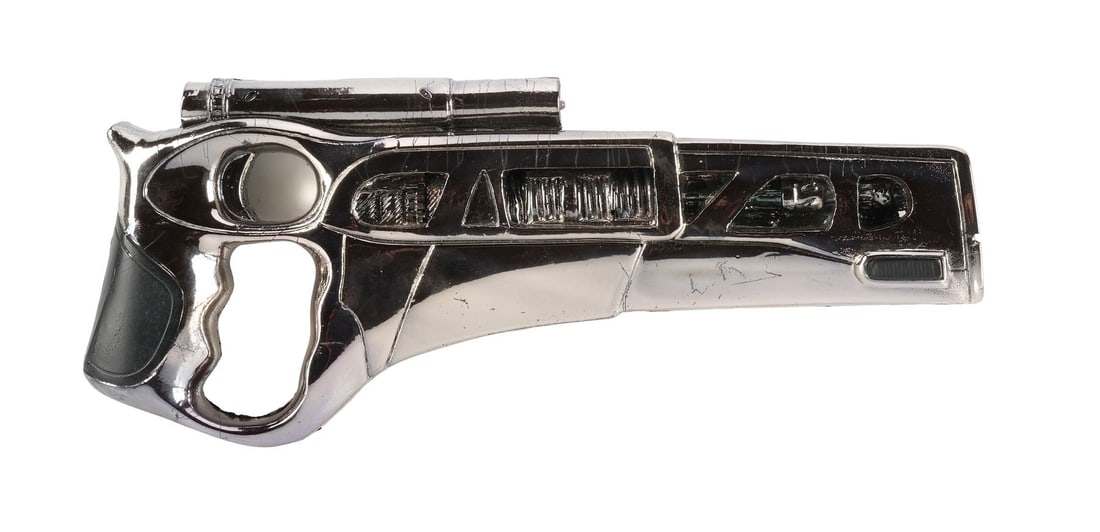 MEN IN BLACK: INTERNATIONAL (2019) - Agent H's (Chris Hemsworth) Stunt Series 7 De-Atomizer Blaster: MEN IN BLACK: INTERNATIONAL (2019) - Agent H's (Chris Hemsworth) Stunt Series 7 De-Atomizer Blaster - Agent H's (Chris Hemsworth) stunt De-Atomizer blaster from F. Gary Gray's Men in Black: