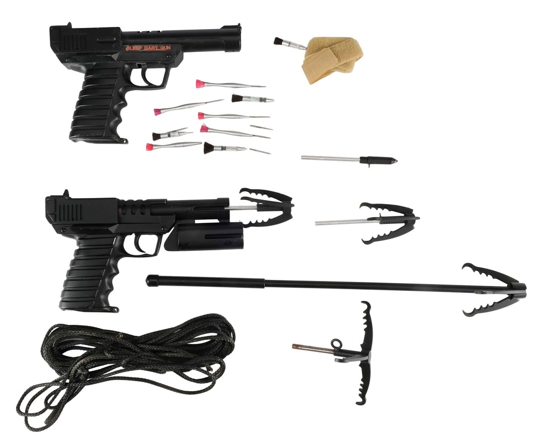 THE PINK PANTHER (2006) - Agent 006 Nigel Boswell's (Clive Owen) Grapple Gun with Arrows and Sleep: THE PINK PANTHER (2006) - Agent 006 Nigel Boswell's (Clive Owen) Grapple Gun with Arrows and Sleep Dart Gun - Agent 006 Nigel Boswell's (Clive Owen) grapple gun with arrows and sleep dart gun from Sha