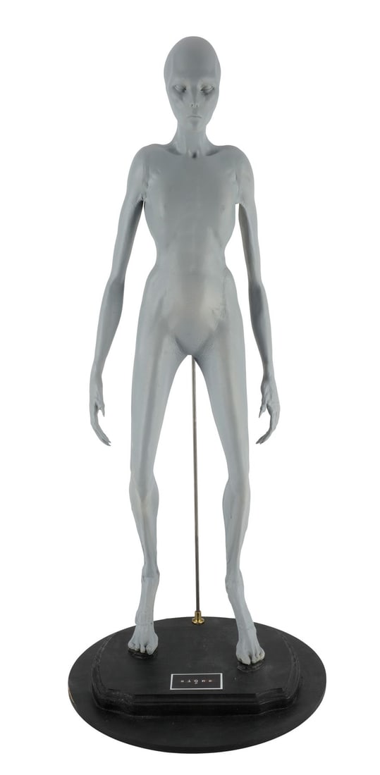 SIGNS (2002) - Full Body Alien Maquette (1 of 9)