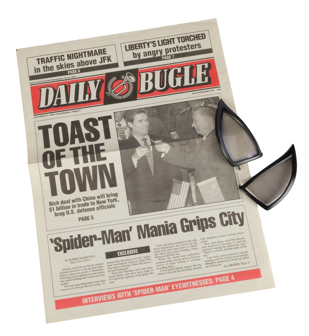 SPIDER-MAN (2002) - Peter Parker's (Tobey Maguire) Pair of Spider-Man Suit Lenses with (1 of 8)