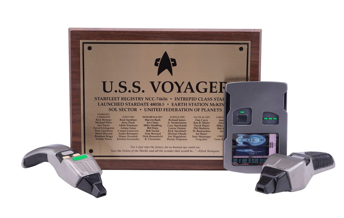 STAR TREK: VOYAGER (T.V. SERIES, 1995 - 2001) - Set of Four Voyager Prop Replicas (1 of 17)