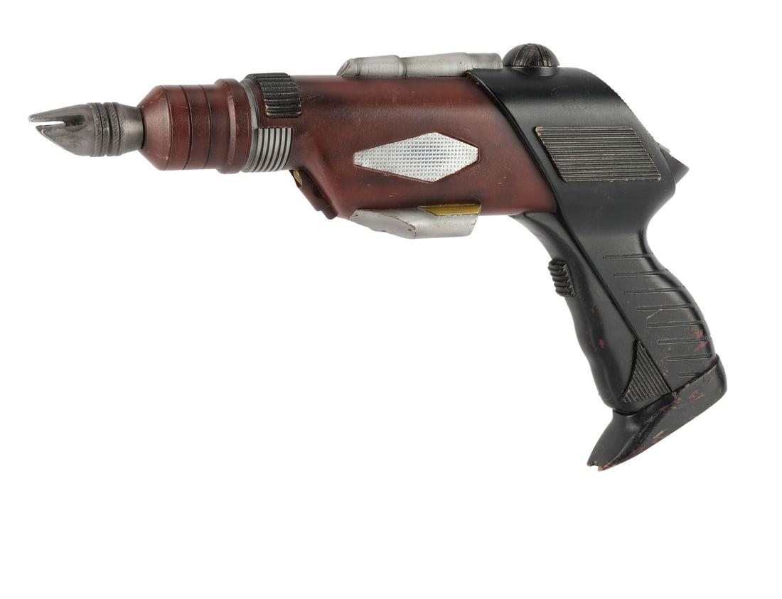 STAR TREK: ENTERPRISE (T.V. SERIES, 2001 - 2005) - Series Premiere Klingon Disruptor (1 of 12)