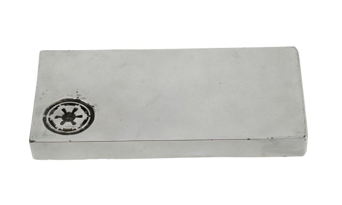 THE MANDALORIAN (T.V. SERIES, 2019-2023) - Background Beskar Ingot (1 of 7)