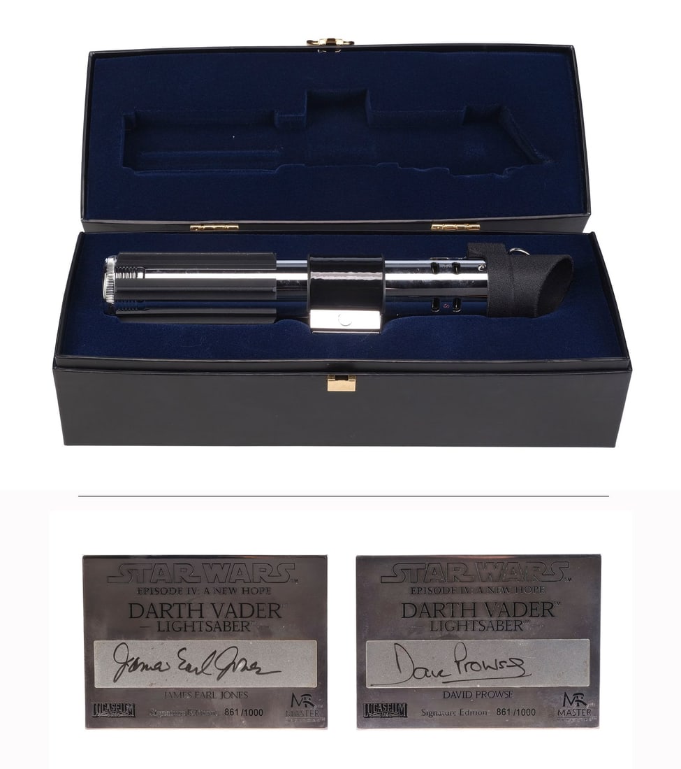 STAR WARS: A NEW HOPE (1977) - Master Replicas James Earl Jones and David Prowse Signature Edition (1 of 20)