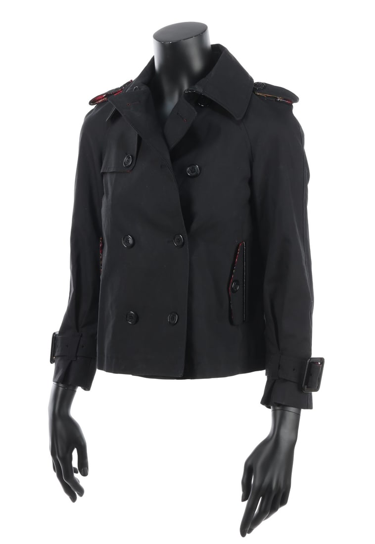 AMY WINEHOUSE - Amy Winehouse's Photo-Matched Fred Perry Cropped Trench Coat (1 of 4)