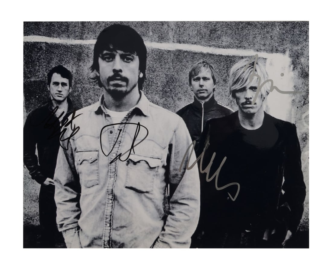 FOO FIGHTERS - Dave Grohl, Taylor Hawkins, Nate Mendel and Chris Shiflett-Autographed Photo (1 of 4)