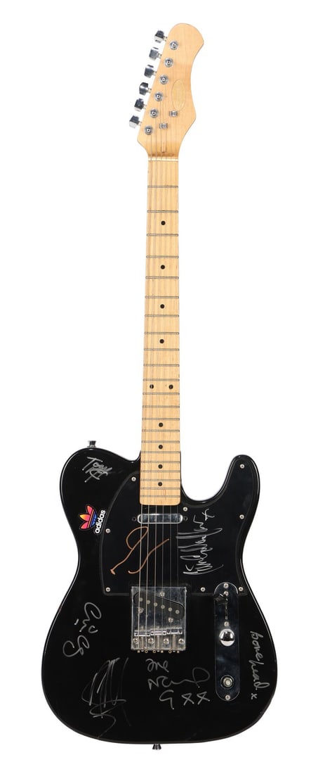 OASIS - Noel Gallagher, Liam Gallagher, Tony McCarroll, Paul "Guigsy" McGuigan and Paul "Bonehead" (1 of 4)