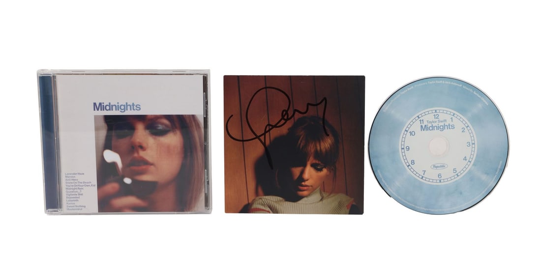 TAYLOR SWIFT - Taylor Swift-Autographed Midnights Moonstone Blue Edition CD (1 of 4)