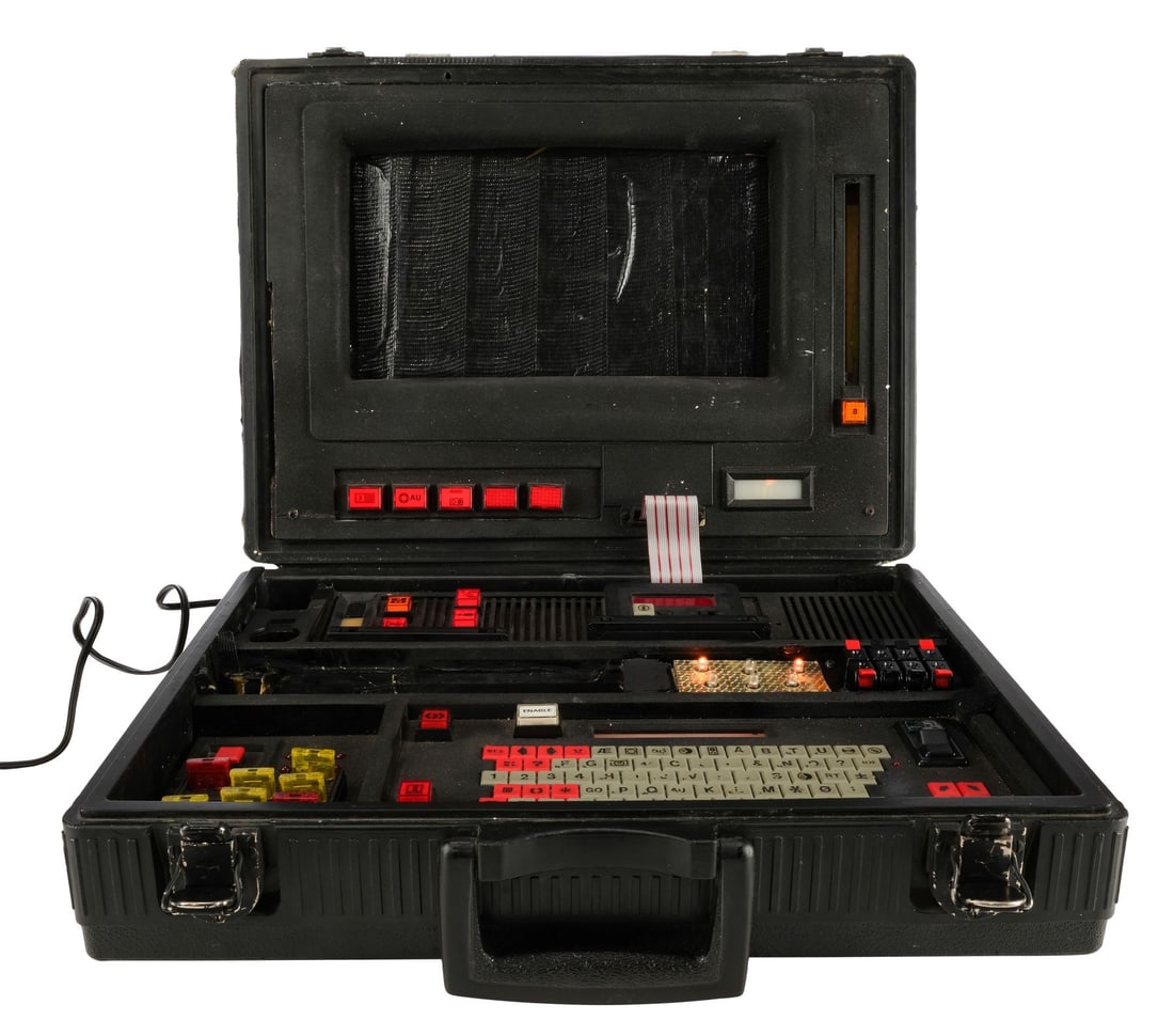 7. ALIENS (1986) - Bishop's (Lance Henriksen) Screen-Matched Light-Up Computer Terminal: B