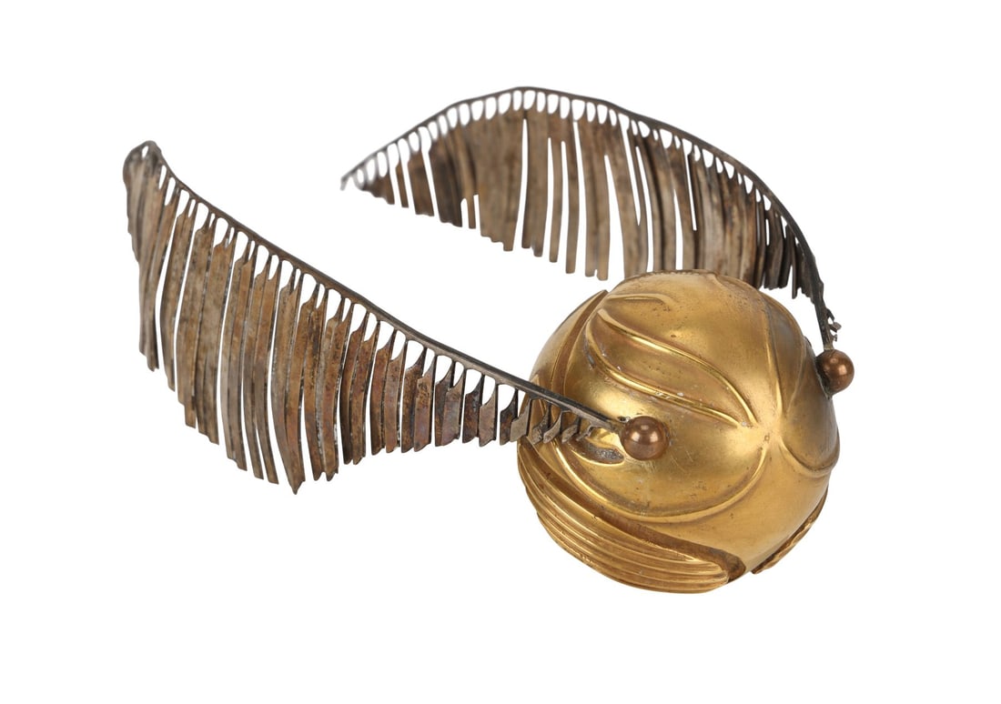 144. HARRY POTTER AND THE SORCERER'S STONE (2001) - Golden Snitch: B