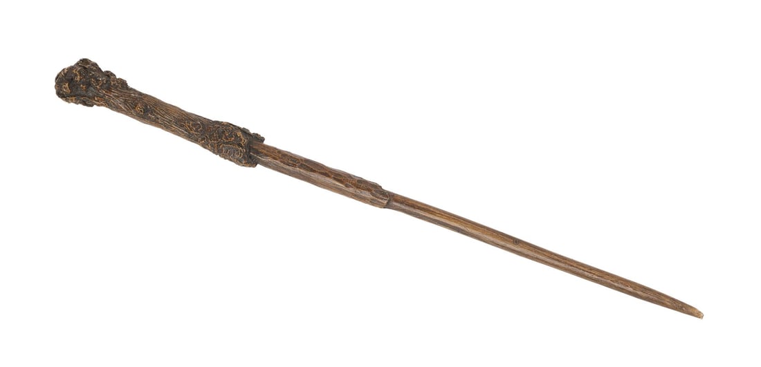150. HARRY POTTER AND THE DEATHLY HALLOWS: PART 1 (2010) - Harry Potter's (Daniel Radcliffe) Wand: B