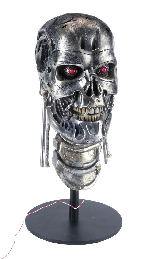392. T2-3D: BATTLE ACROSS TIME (1996) - Light-Up T-800 Endoskeleton Skull: B