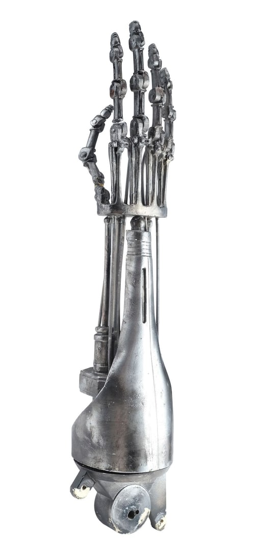 397. TERMINATOR: THE SARAH CONNOR CHRONICLES (T.V. SERIES, 2008 - 2009) - Screen-Matched T-888: B