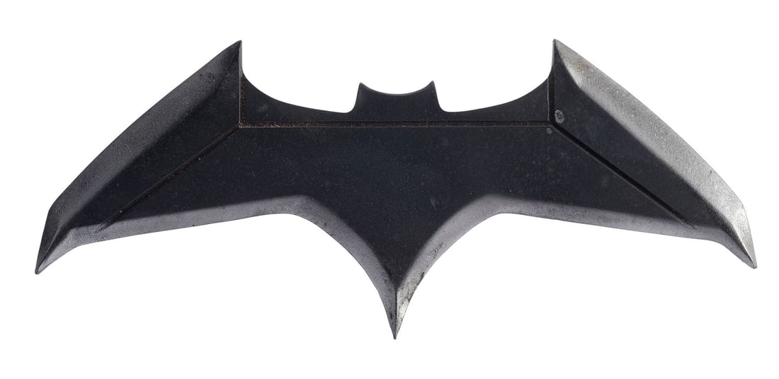 511. BATMAN V SUPERMAN: DAWN OF JUSTICE (2016) - Batman's (Ben Affleck) Single-Sided Batarang: B