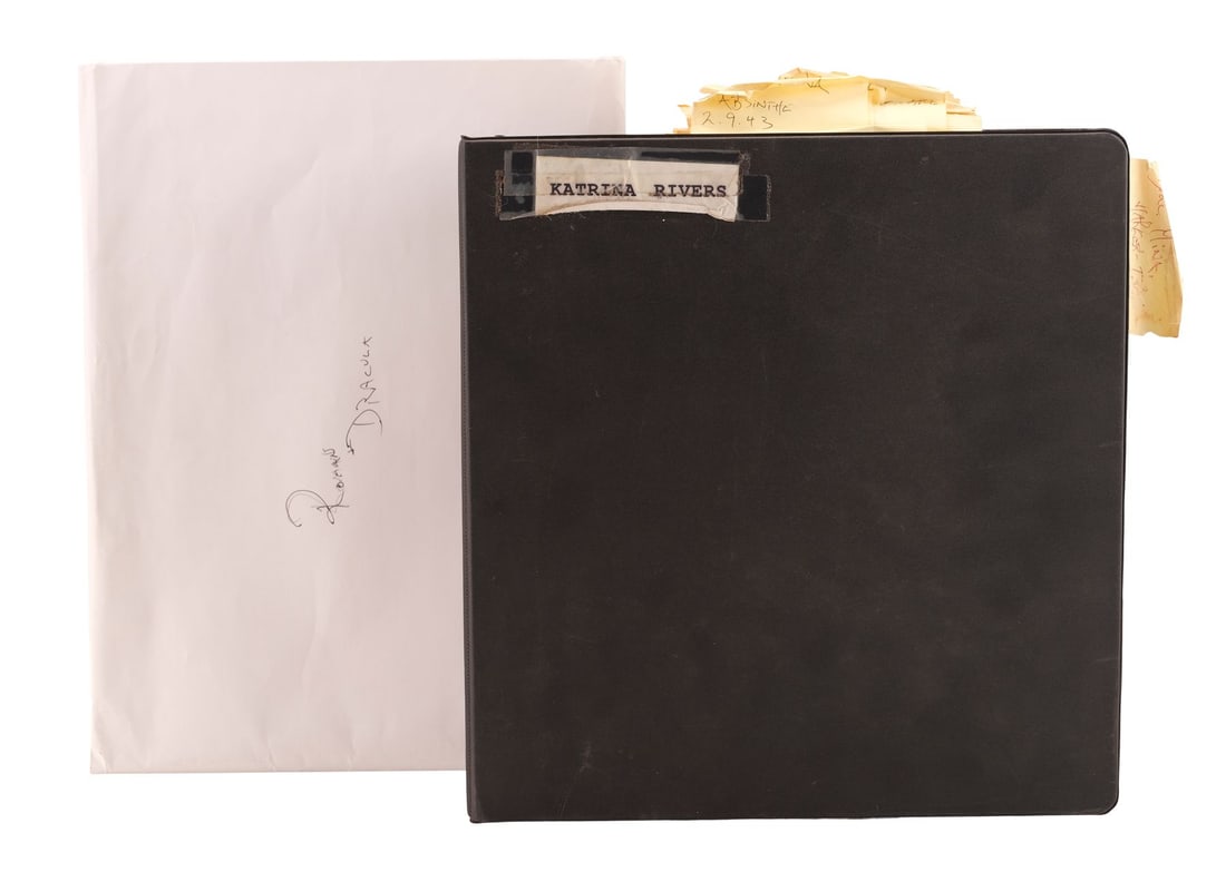 544. BRAM STOKER'S DRACULA (1992) - PA Production Binder with Set of 10 Photos: B