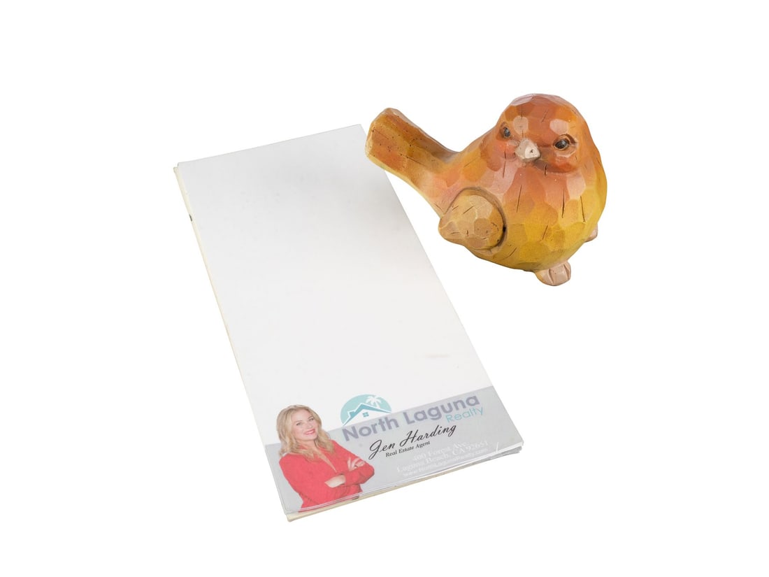 610. DEAD TO ME (T.V. SERIES, 2019 - 2022) - Jen Harding's (Christina Applegate) Bird Figurine and: B