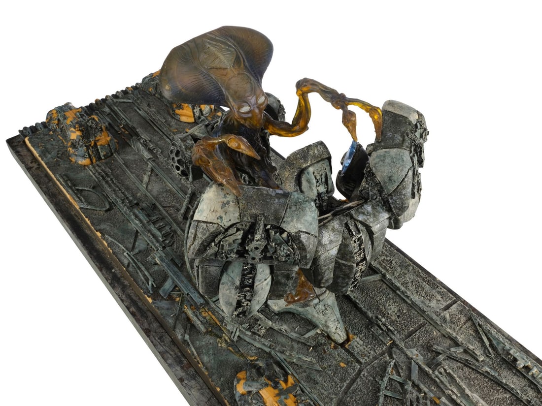 866. INDEPENDENCE DAY (1996) - Harvester Alien and Mothership Console Model Miniature: B