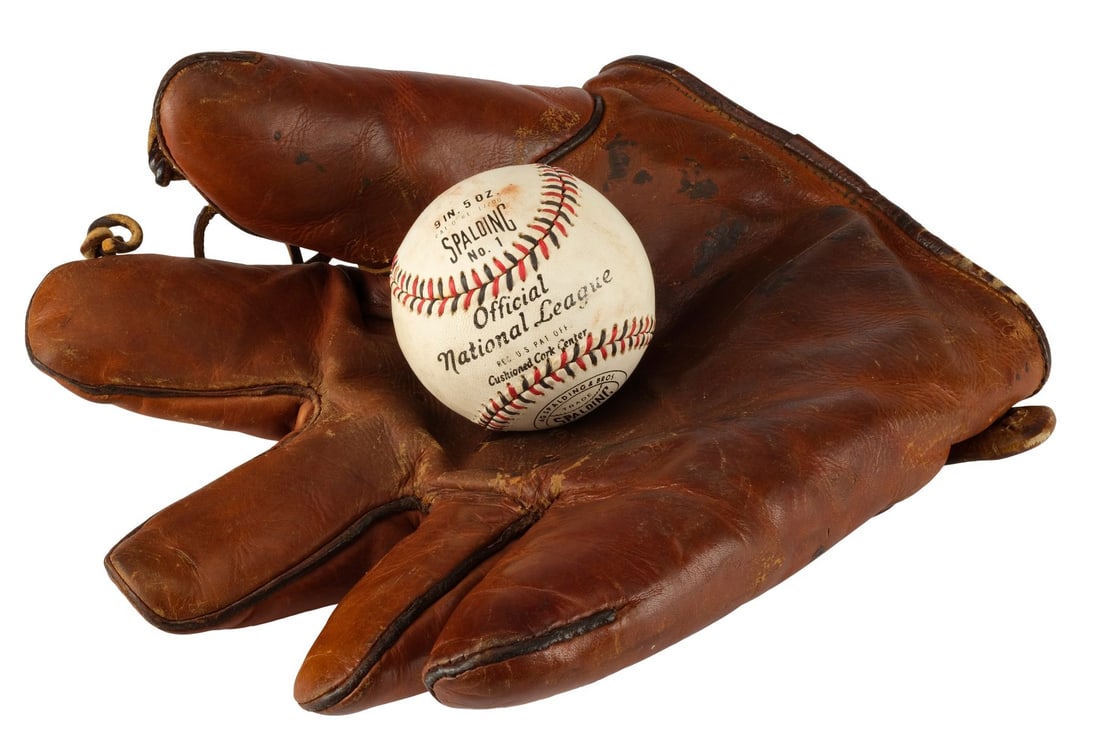 1002. THE NATURAL (1984) - Young Roy Hobbs' (Mark Atienza) Glove and Baseball: B