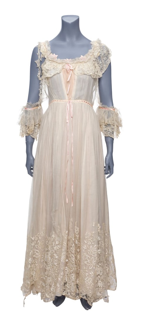 1347. CAPTAIN BLOOD (1935) - Arabella Bishop's (Olivia de Havilland) Nightgown: B