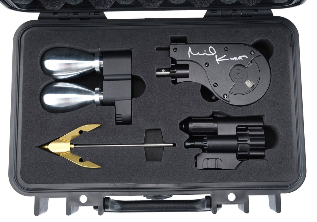 2026. BATMAN (1989) - Michael Keaton-Autographed Paragon FX Batman Modular Utility Grapnel Set: B