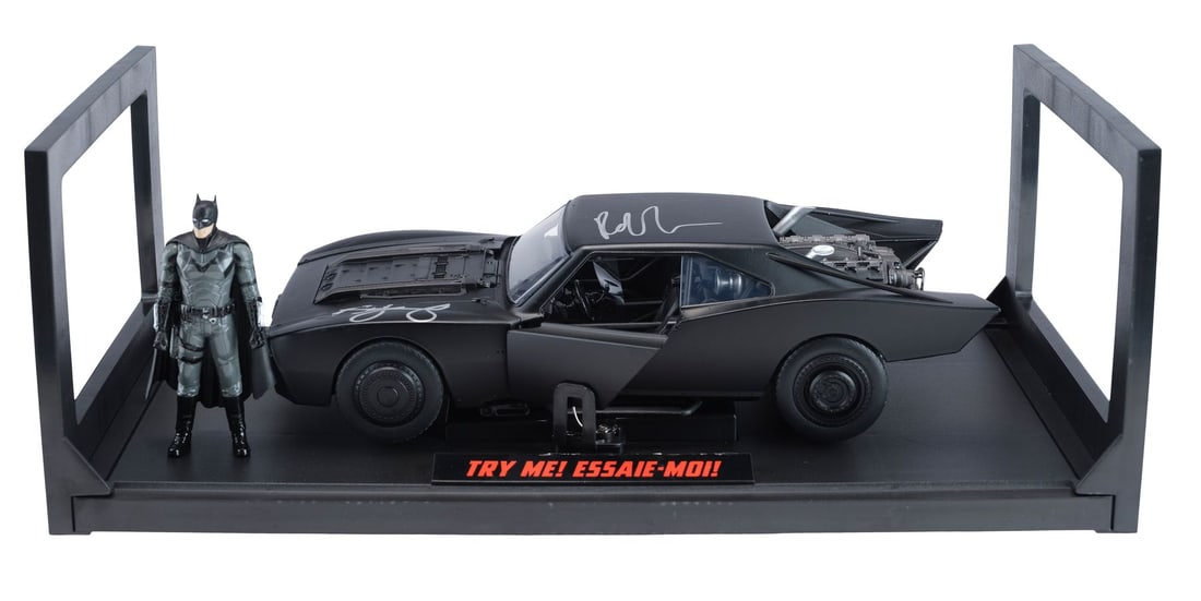 2032. THE BATMAN (2022) - Robert Pattinson and Zoe Kravitz-Autographed Jada 1:18-Scale Batmobile: B