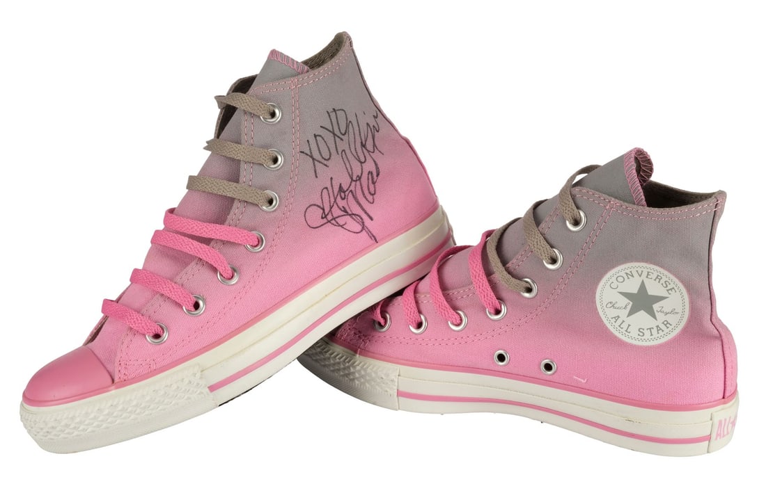 2086. HOLLY MADISON - Planet Hollywood Collection: Holly Madison-Autographed Shoes: B