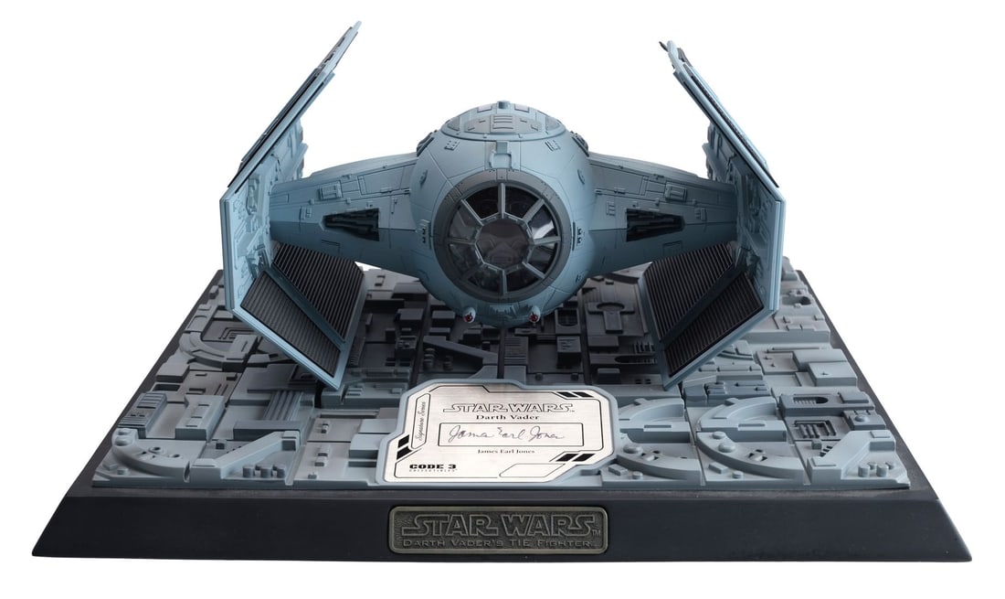 2238. STAR WARS FRANCHISE (1977 - PRESENT) - James Earl Jones-Autographed Code 3 Collectibles Darth: B