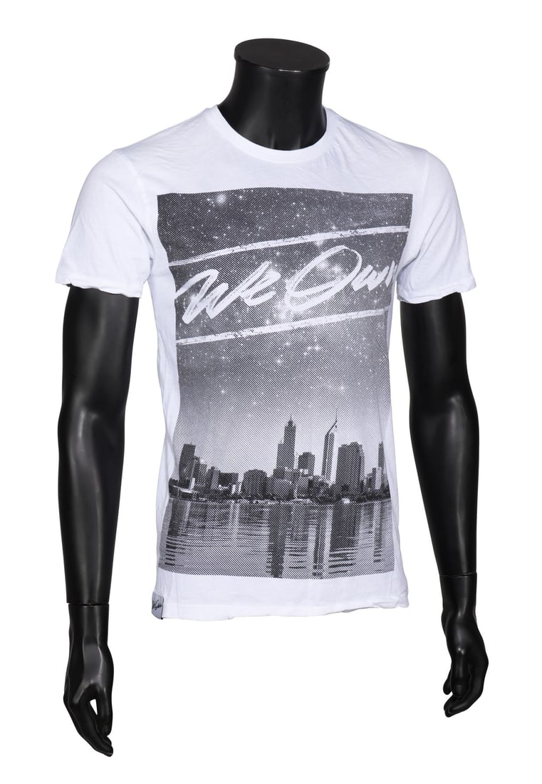 ED SHEERAN - Ed Sheeran-Owned T-Shirt, Denim Shirt, Trousers and Shoes: ED SHEERAN - Ed Sheeran-Owned T-Shirt, Denim Shirt, Trousers and Shoes A collection of Ed Sheeran's personal clothing. Sheeran is one of the world's best-selling artists, and two of his albums are amo